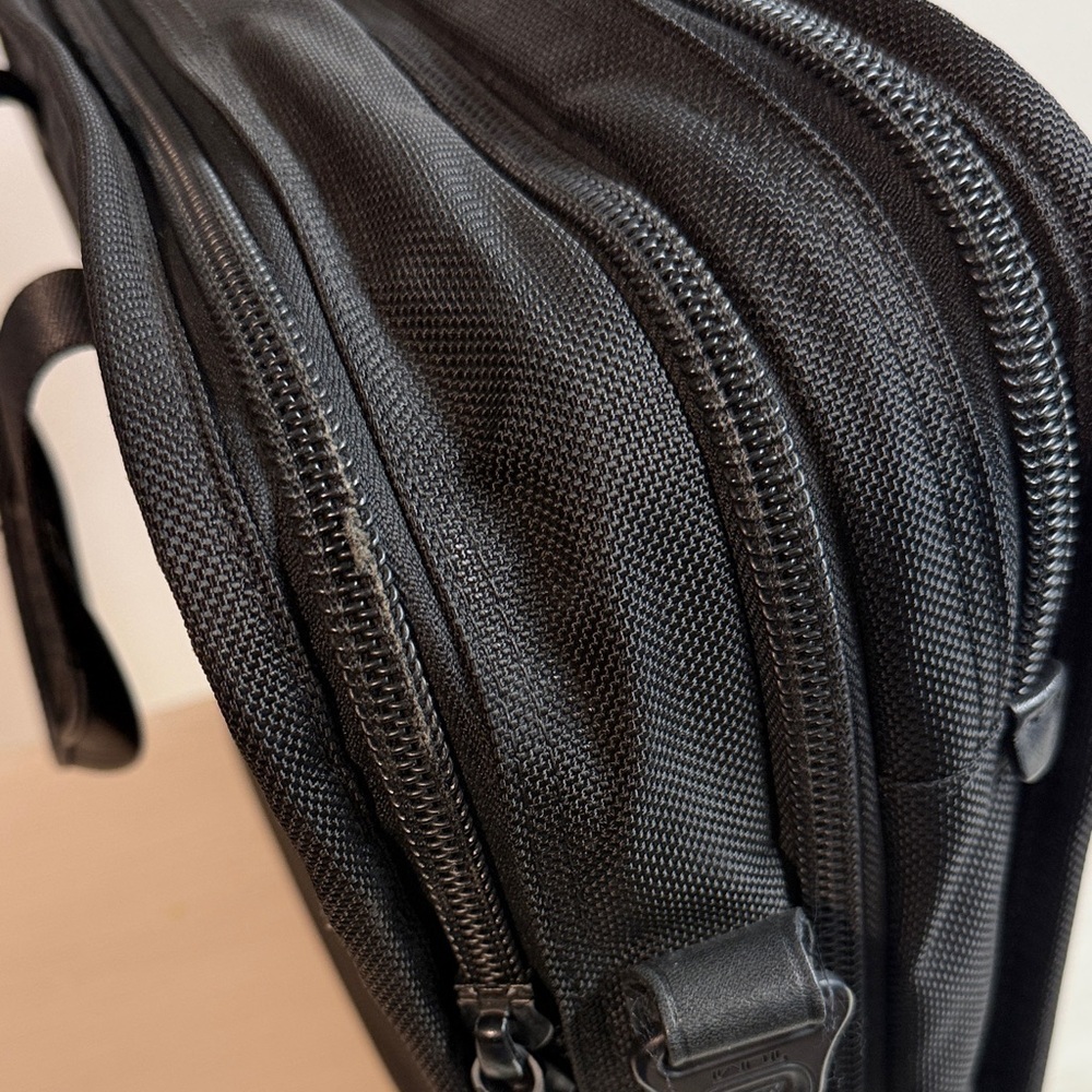 Tumi Black Briefcase for Men with laptop case - Picture 14 of 15